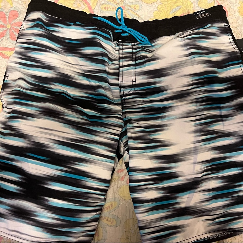 Men’s Roundtrew&Yourke lined swim shorts.